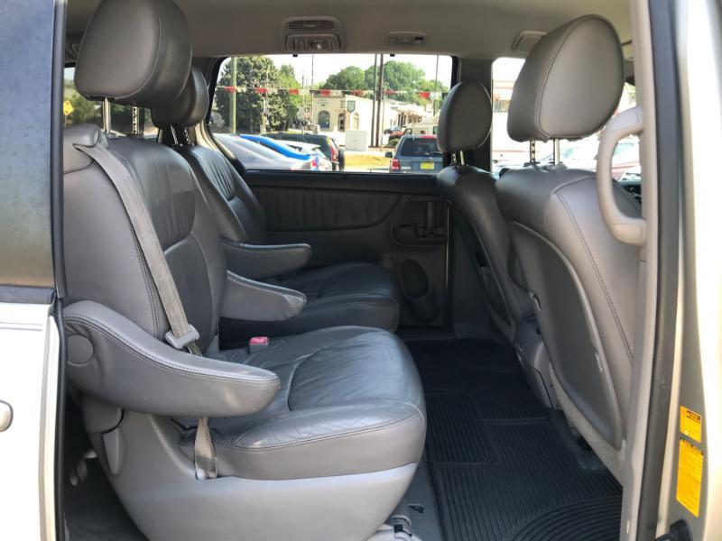 Toyota Sienna XLE 2009