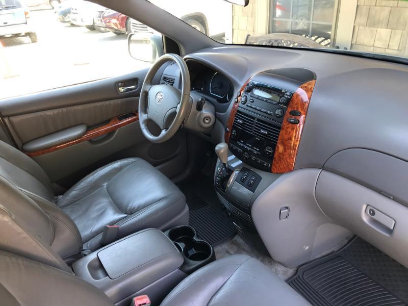 Toyota Sienna XLE 2009