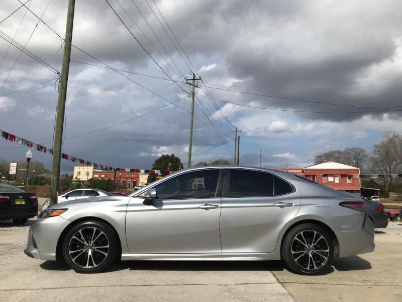 Toyota Camry SE 2019
