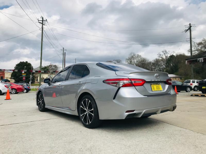 Toyota Camry SE 2019