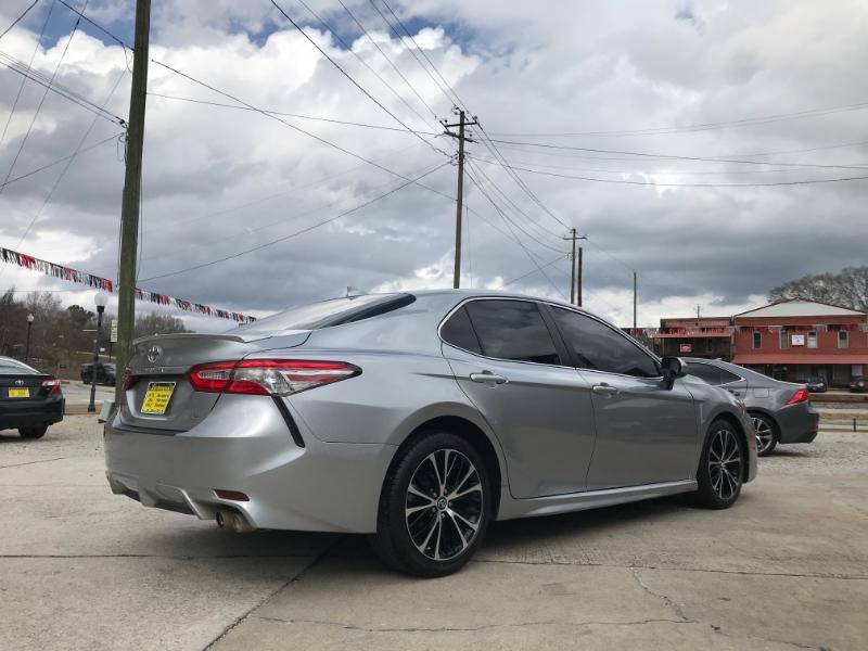 Toyota Camry SE 2019