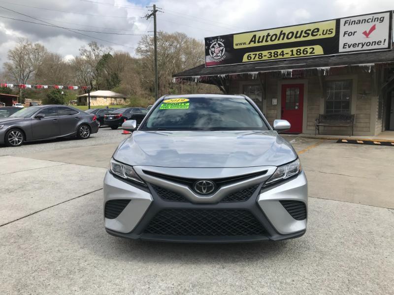 Toyota Camry SE 2019