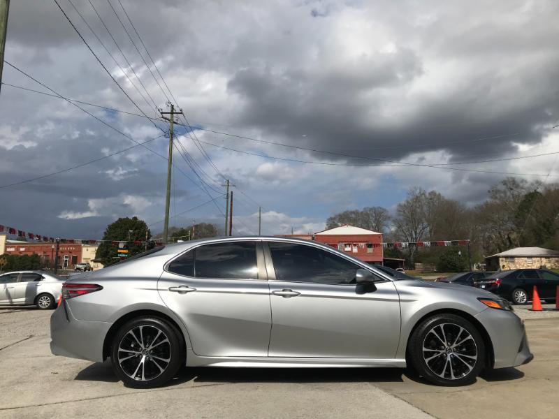 Toyota Camry SE 2019