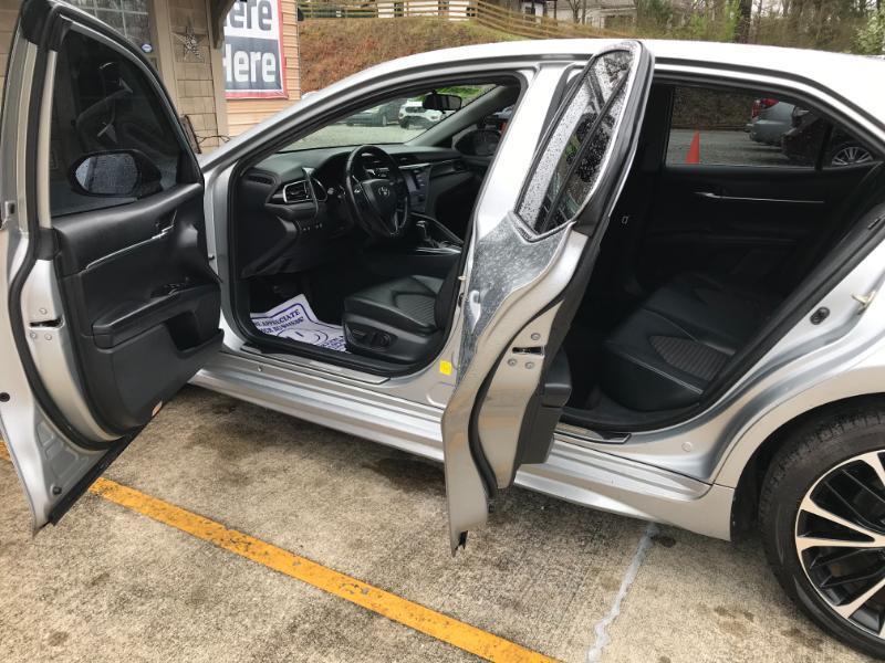 Toyota Camry SE 2019