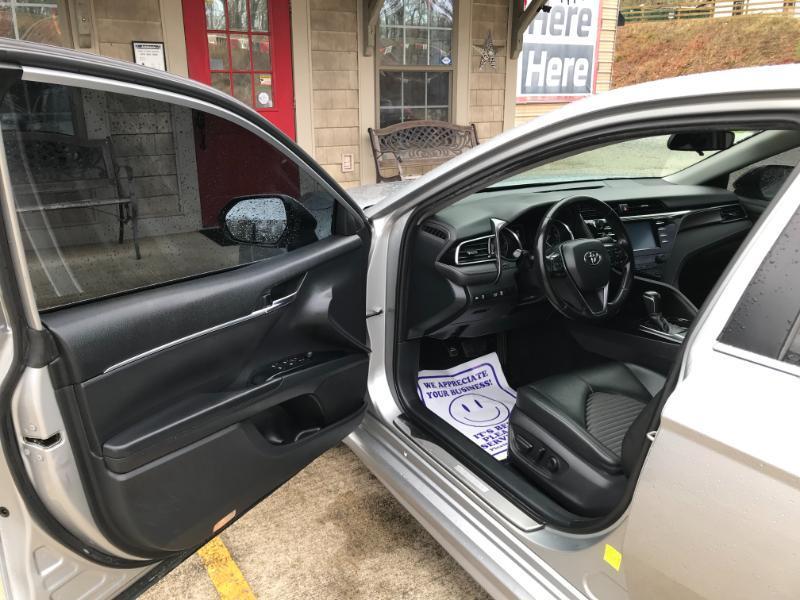 Toyota Camry SE 2019