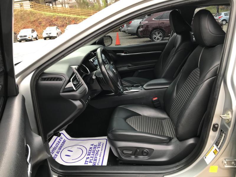 Toyota Camry SE 2019