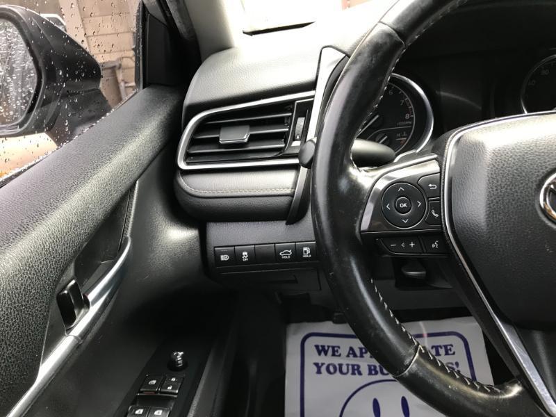 Toyota Camry SE 2019