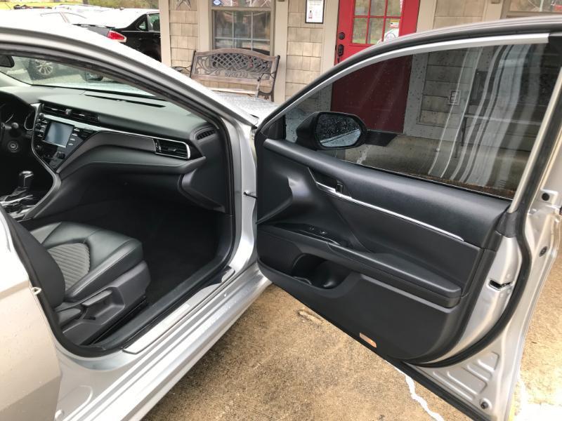 Toyota Camry SE 2019