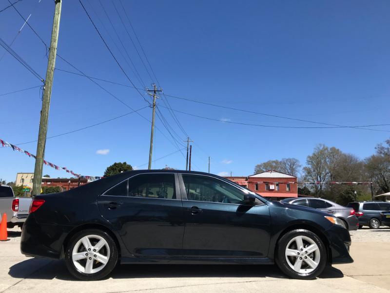 Toyota Camry SE 2012