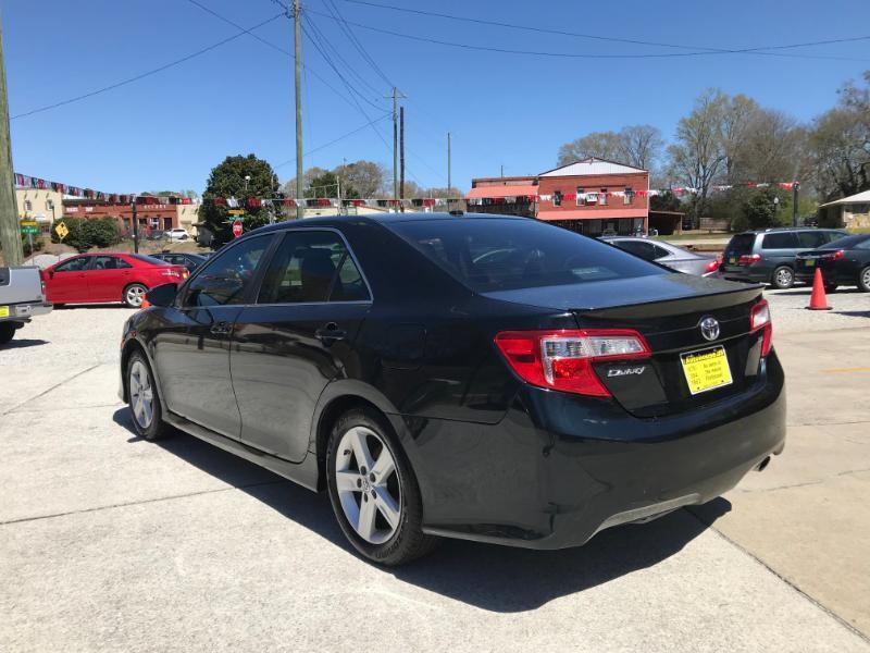 Toyota Camry SE 2012