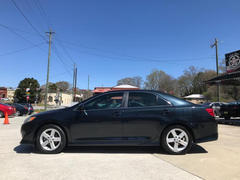 Toyota Camry SE 2012