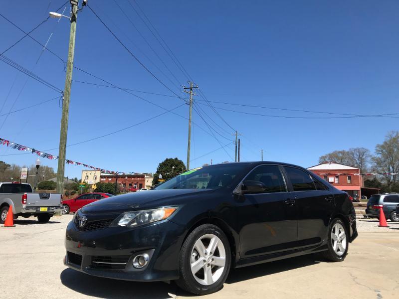 Toyota Camry SE 2012