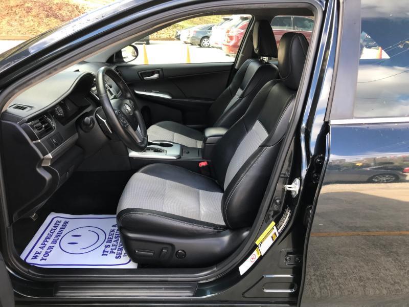 Toyota Camry SE 2012