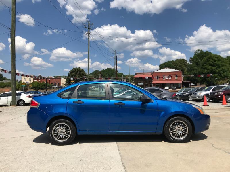 Ford Focus SE Sedan 2011
