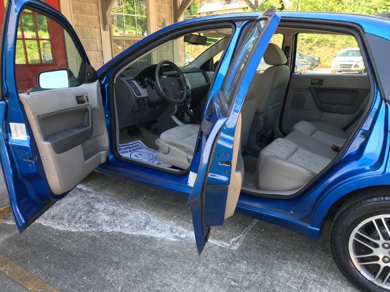 Ford Focus SE Sedan 2011