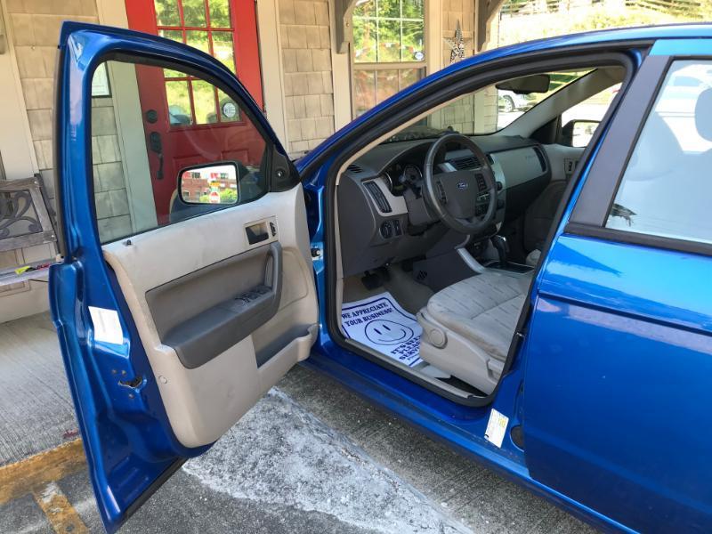 Ford Focus SE Sedan 2011