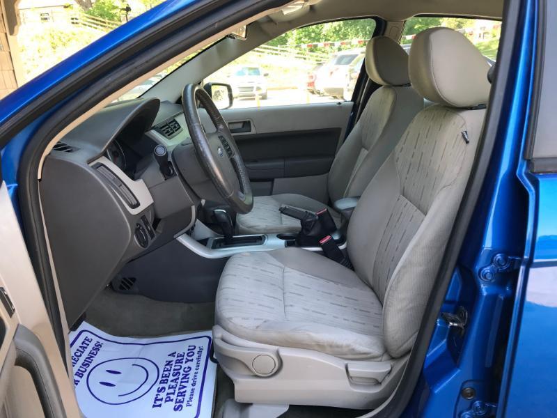 Ford Focus SE Sedan 2011