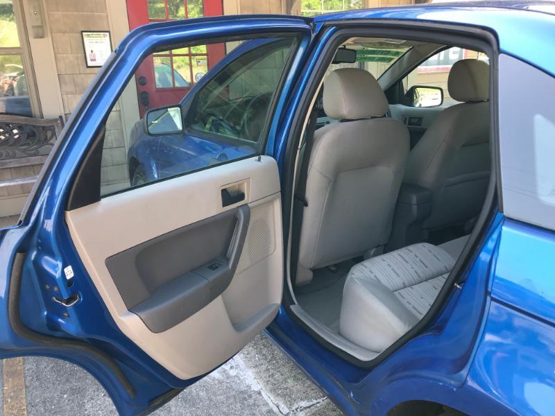 Ford Focus SE Sedan 2011