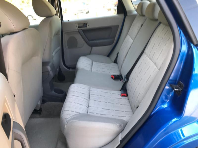 Ford Focus SE Sedan 2011