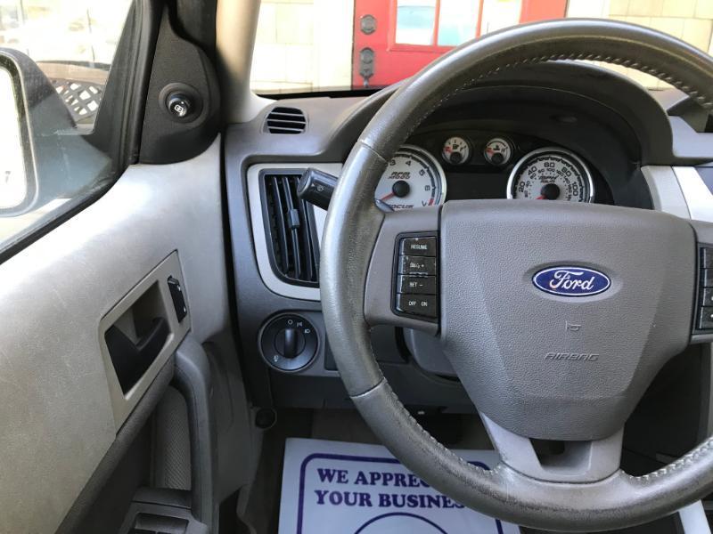 Ford Focus SE Sedan 2011