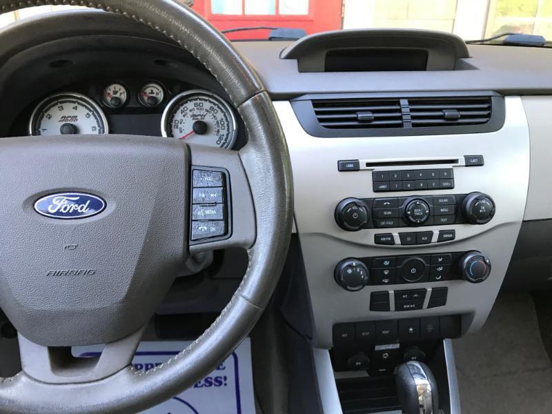 Ford Focus SE Sedan 2011