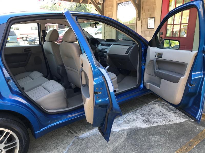 Ford Focus SE Sedan 2011