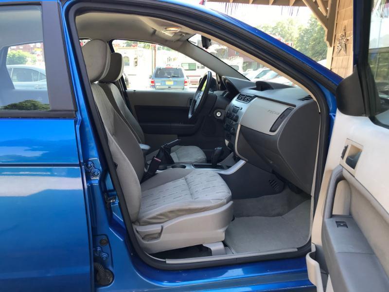 Ford Focus SE Sedan 2011