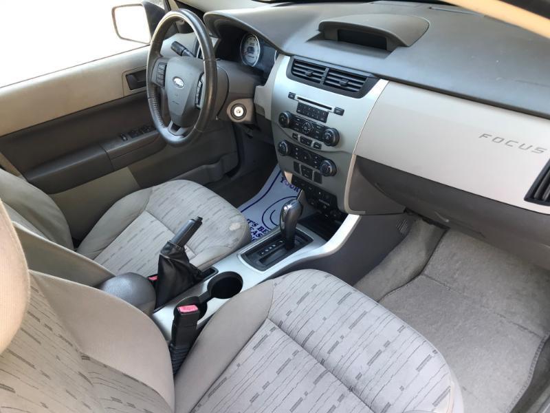 Ford Focus SE Sedan 2011