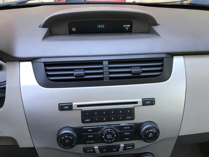 Ford Focus SE Sedan 2011