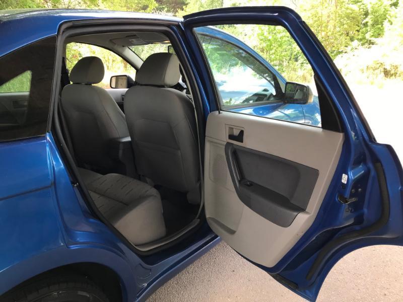 Ford Focus SE Sedan 2011