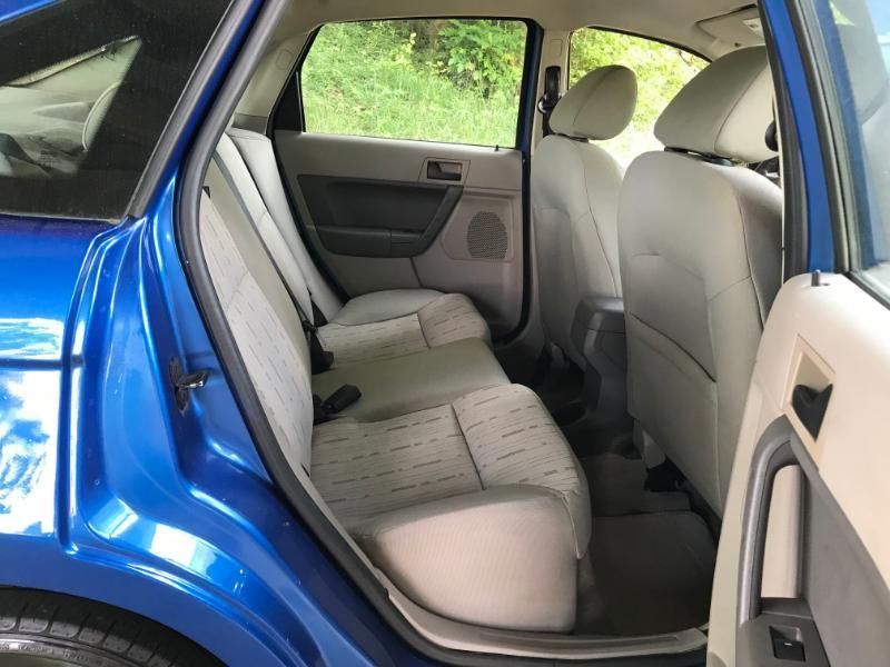 Ford Focus SE Sedan 2011
