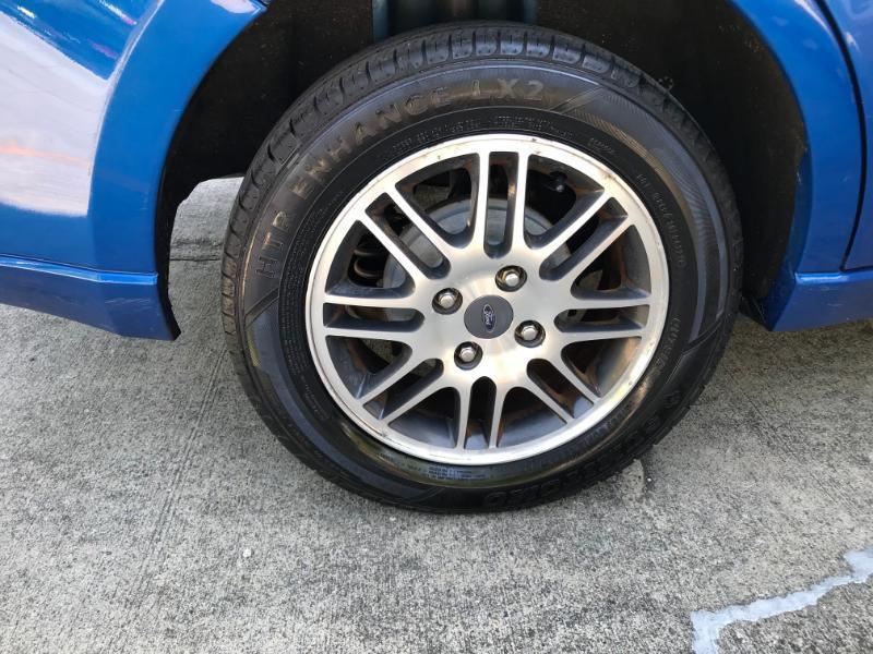 Ford Focus SE Sedan 2011