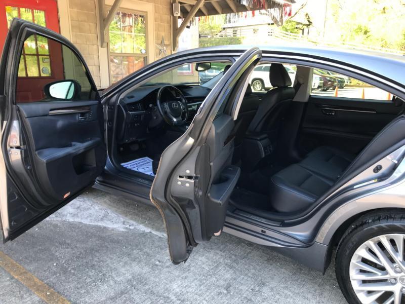 Lexus ES 350 Sedan 2013