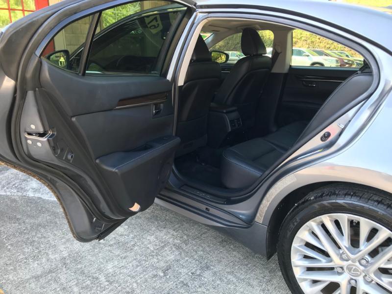 Lexus ES 350 Sedan 2013