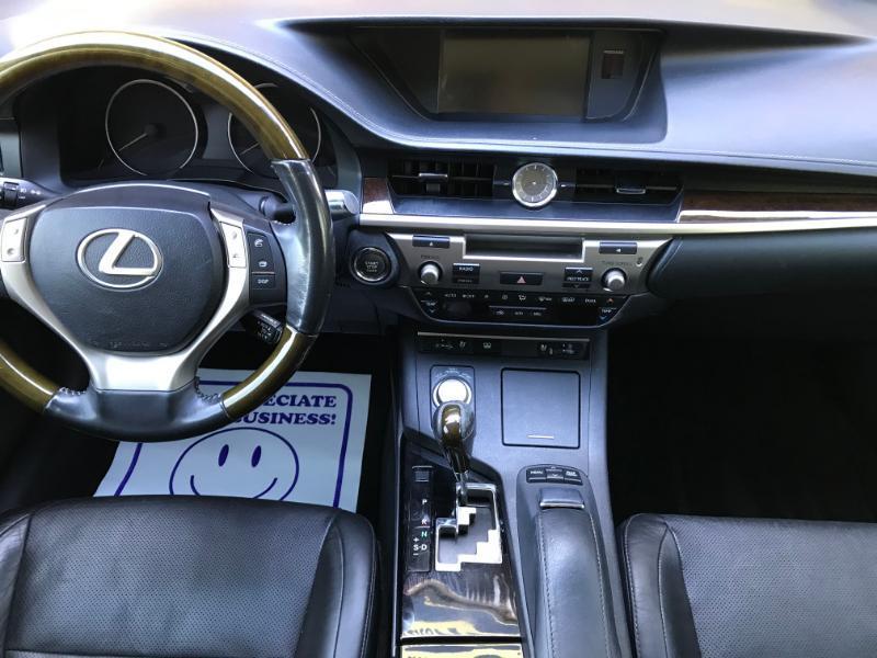 Lexus ES 350 Sedan 2013