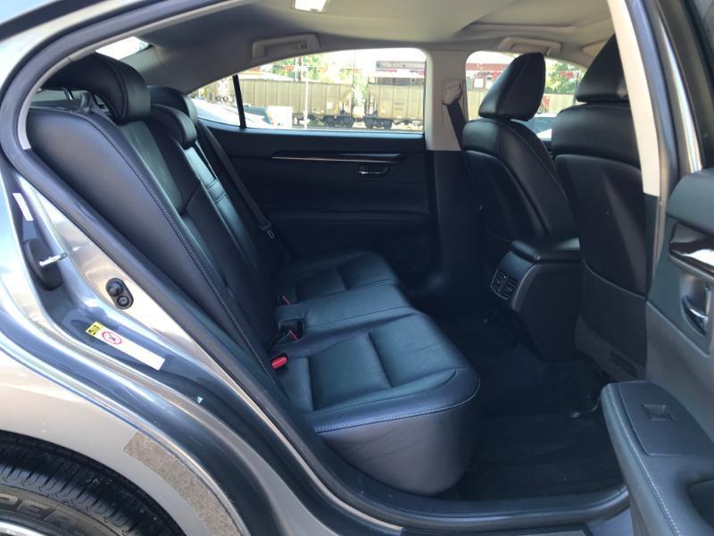 Lexus ES 350 Sedan 2013