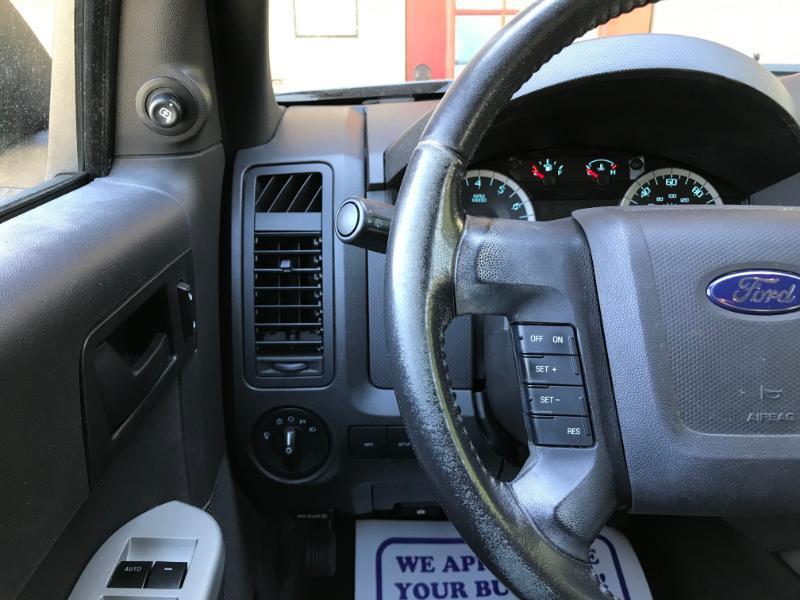 Ford Escape XLT FWD 2012
