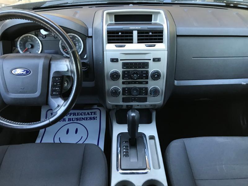 Ford Escape XLT FWD 2012