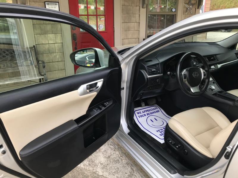 Lexus CT 200h Hybrid 2013