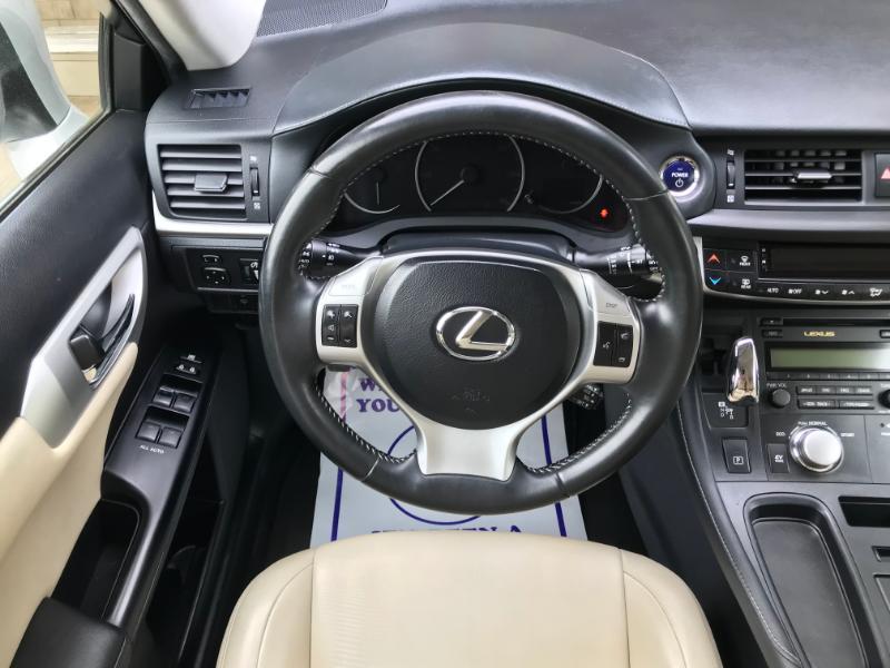 Lexus CT 200h Hybrid 2013