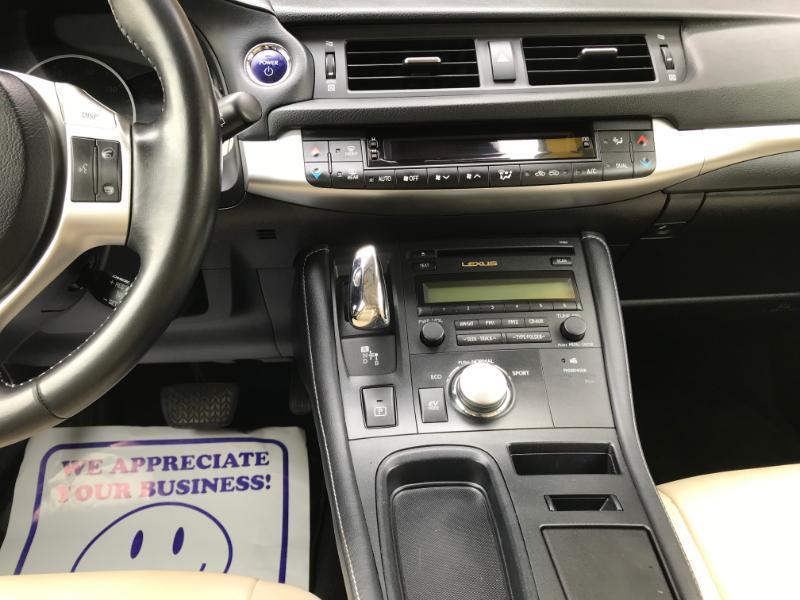 Lexus CT 200h Hybrid 2013