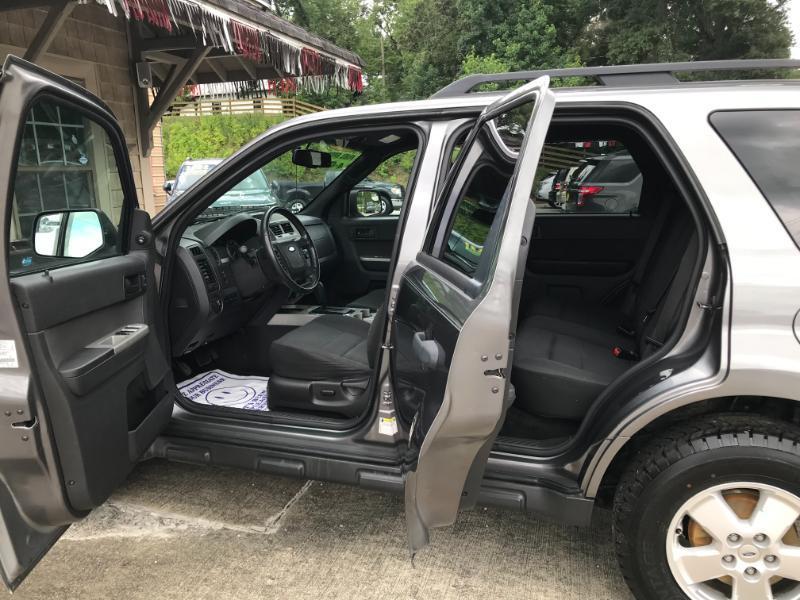 Ford Escape XLT FWD 2012