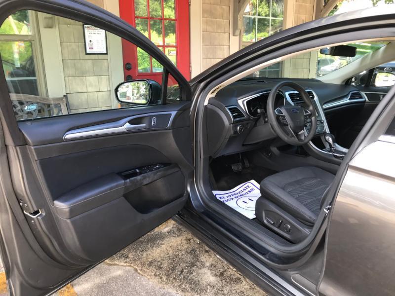 Ford Fusion SE 2016