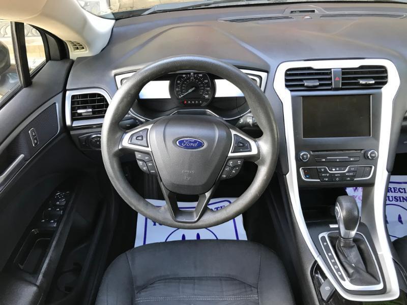 Ford Fusion SE 2016