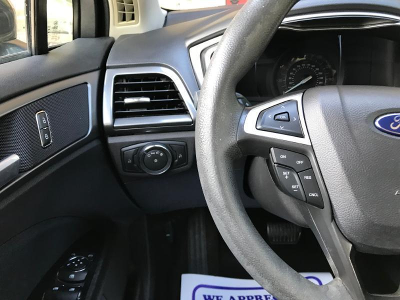 Ford Fusion SE 2016