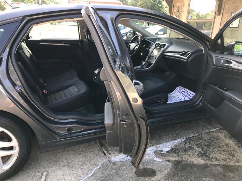 Ford Fusion SE 2016