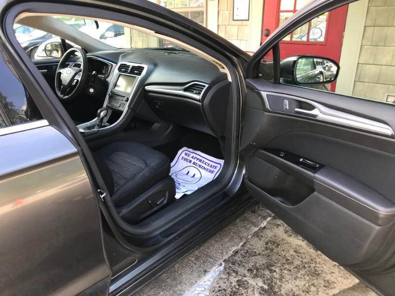 Ford Fusion SE 2016