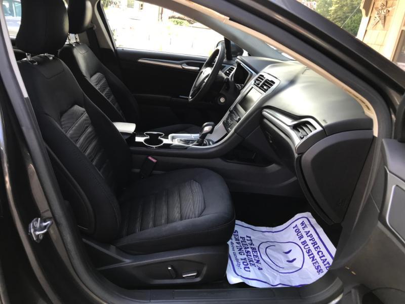 Ford Fusion SE 2016