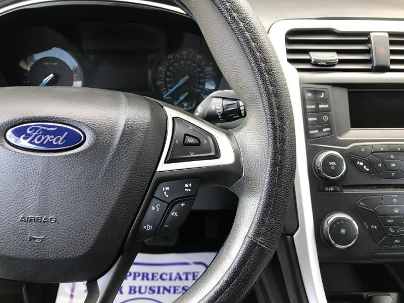 Ford Fusion SE 2016