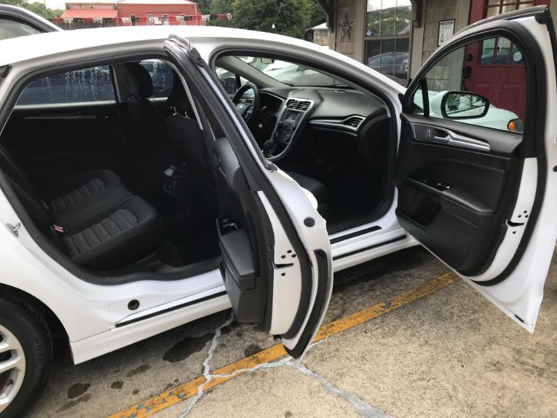 Ford Fusion SE 2016